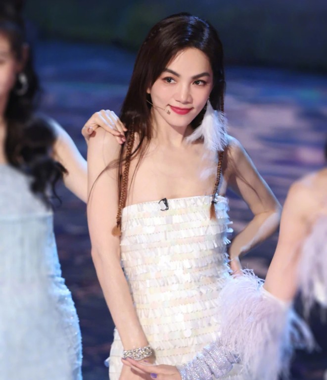 Nữ diễn viên nổi tiếng đang đến kỳ kinh nguyệt thì con trai bắt gặp, phản ứng của bà mẹ gây tranh cãi-2