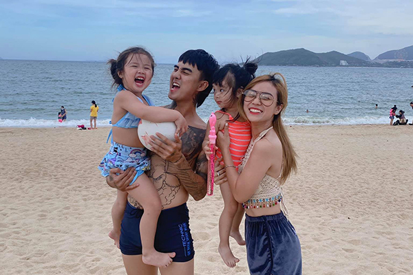 Nam nghệ sĩ Việt vượt dư luận yêu say đắm người phụ nữ một lần đò, có 2 con riêng-2