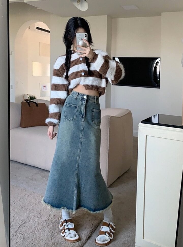 Cách phối đồ với chân váy jean dài-5