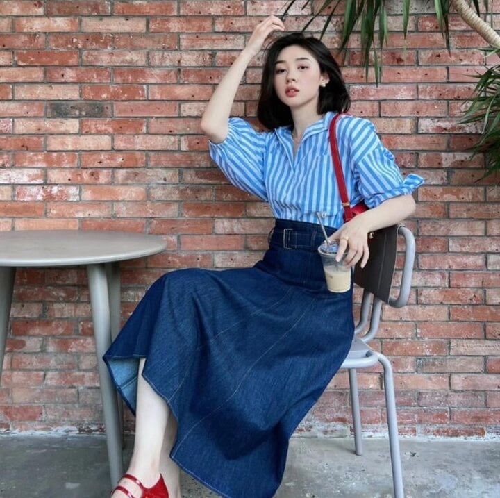 Cách phối đồ với chân váy jean dài-4