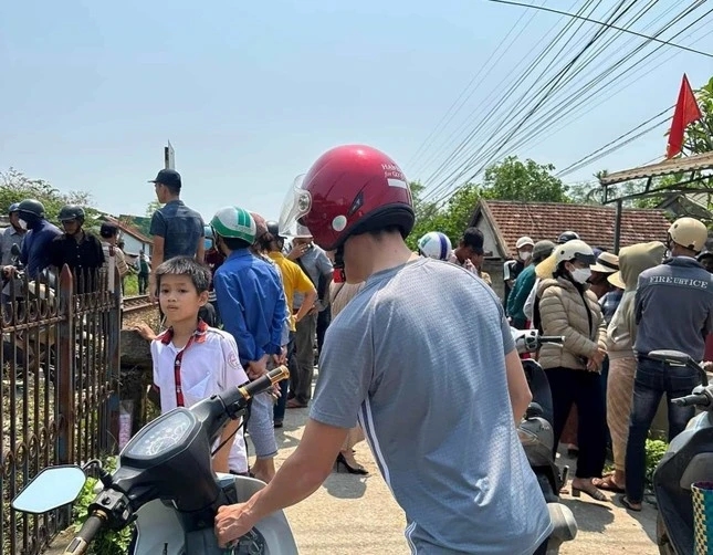 Xe máy va chạm tàu hỏa, người giao hàng tử vong-2