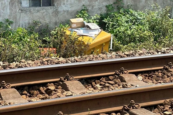 Clip: Xe khách bị tàu hỏa tông trúng khiến 45 ngườị bị thương-1