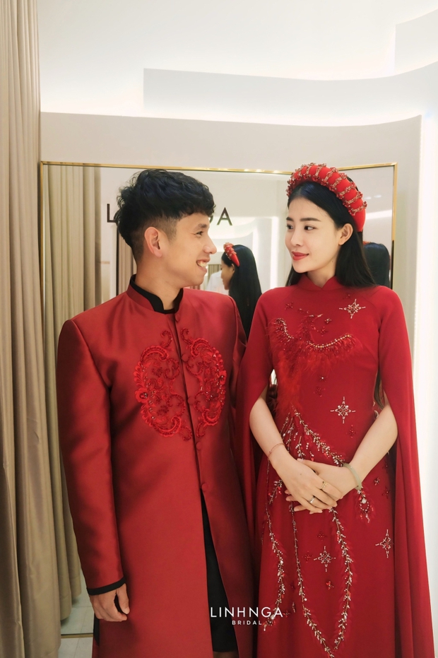 Cầu thủ Hồng Duy tình tứ bên ái nữ Tổng giám đốc công ty cao su, si mê ngắm nhìn nửa kia diện váy cô dâu trước đám cưới-5