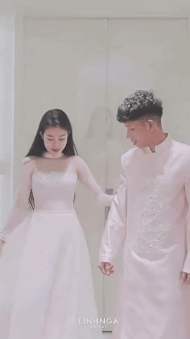 Cầu thủ Hồng Duy tình tứ bên ái nữ Tổng giám đốc công ty cao su, si mê ngắm nhìn nửa kia diện váy cô dâu trước đám cưới-1
