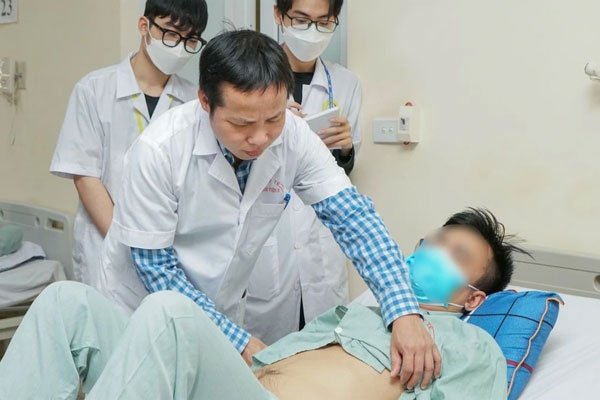 Đám cưới đặc biệt trong phòng bệnh: Hành trình sinh tử của chú rể-4