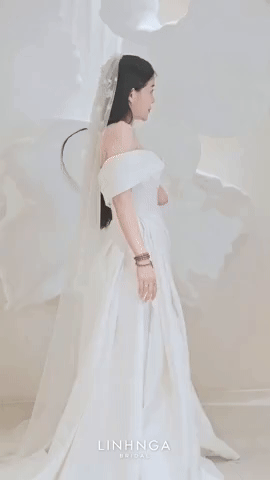 Cầu thủ Hồng Duy tình tứ bên ái nữ Tổng giám đốc công ty cao su, si mê ngắm nhìn nửa kia diện váy cô dâu trước đám cưới-7