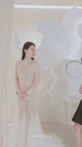 Cầu thủ Hồng Duy tình tứ bên ái nữ Tổng giám đốc công ty cao su, si mê ngắm nhìn nửa kia diện váy cô dâu trước đám cưới-8