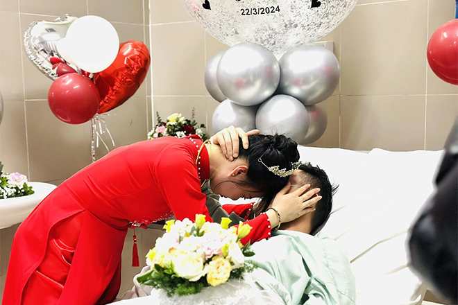 Gia đình chú rể Mỹ đội khăn Piêu, đem tráp lễ tới rước cô gái dân tộc, đám cưới xôn xao một vùng-9