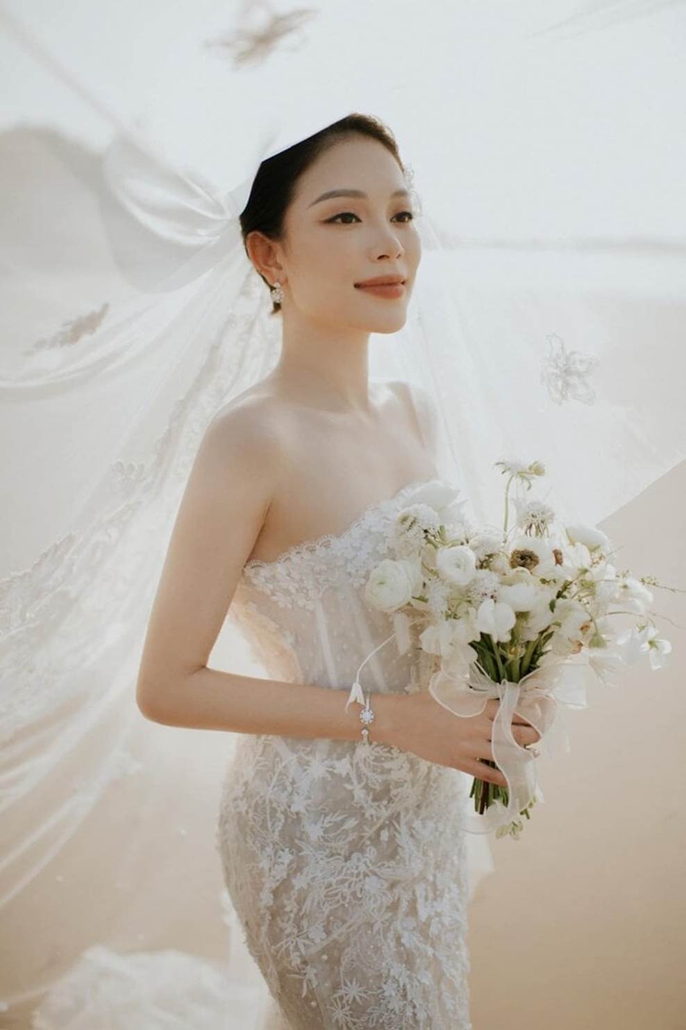 Kỷ niệm 1 năm ngày cưới với Linh Rin, Phillip Nguyễn hé lộ hình ảnh con gái-1