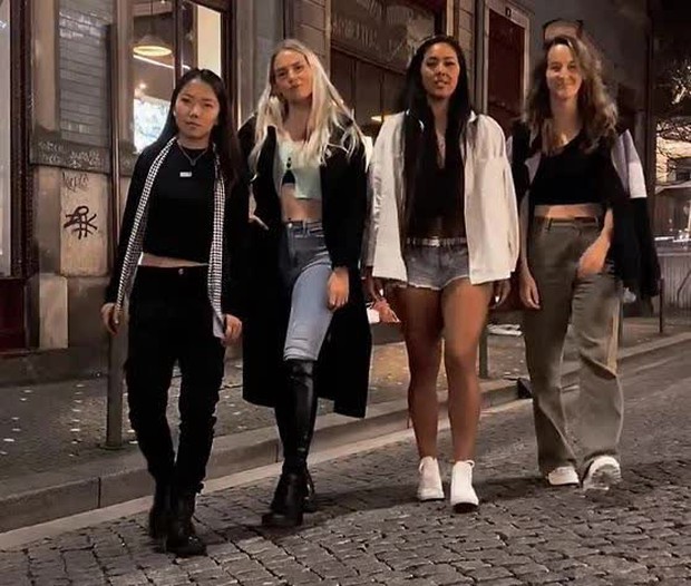 Từng bị đồng đội chê lúa, Huỳnh Như hiện tại khác hoàn toàn: Ăn mặc phóng khoáng, trang điểm xinh đẹp đi chơi ở trời Âu-2