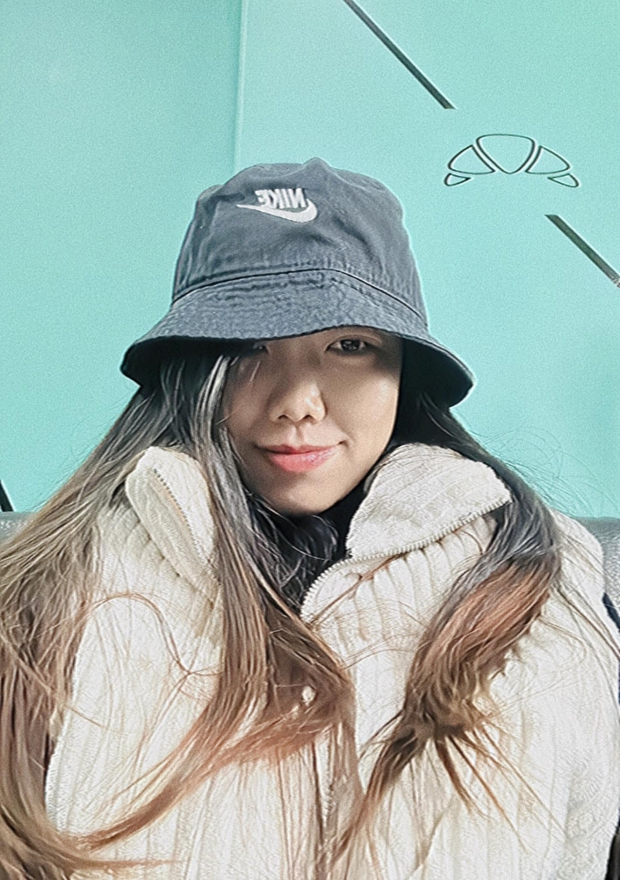 Từng bị đồng đội chê lúa, Huỳnh Như hiện tại khác hoàn toàn: Ăn mặc phóng khoáng, trang điểm xinh đẹp đi chơi ở trời Âu-6