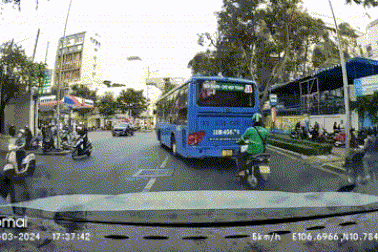 Xôn xao xe buýt lấn làn, vượt ẩu tại trung tâm TPHCM-1