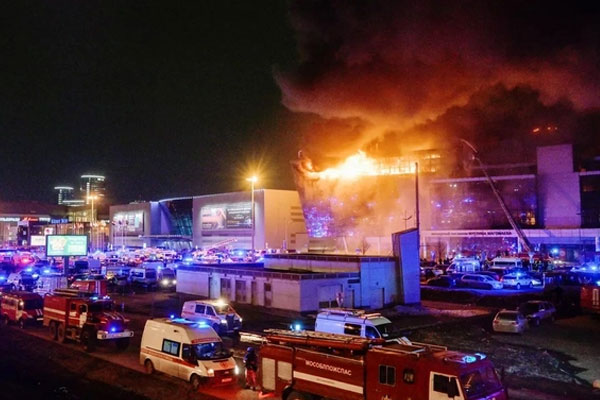 Vụ khủng bố kinh hoàng ở Nga: Cậu bé 15 tuổi dũng cảm cứu sống hàng trăm người-5