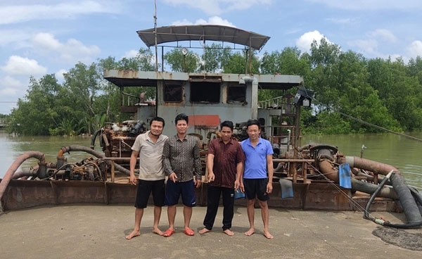 Ông trùm cát lậu thu hàng chục tỉ, chi 3 tỉ đồng cho cựu công an chạy tội-1