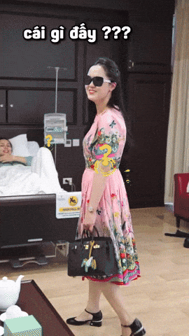 Vợ Duy Mạnh lên đồ như tổng tài, mang theo vệ sĩ vào thăm chị gái mới sinh con, khiến mẹ bỉm cười suýt bục vết mổ-2