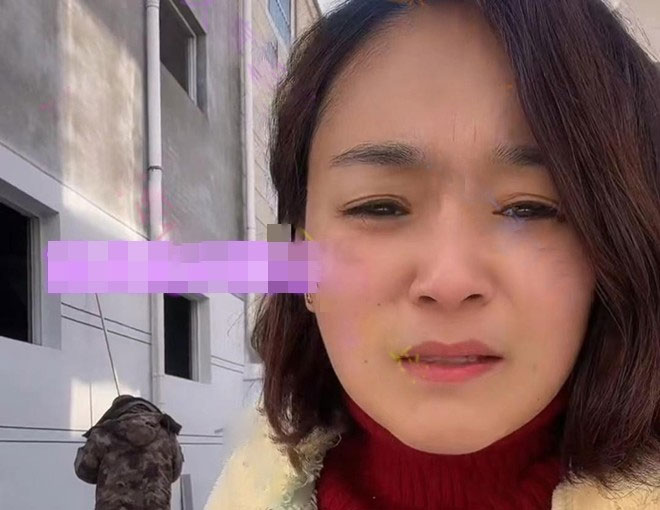 Thấy chồng cũ thường xuyên ghé qua dọn nhà giúp mình, người phụ nữ gọi ngay cho người này để mỉa mai-1