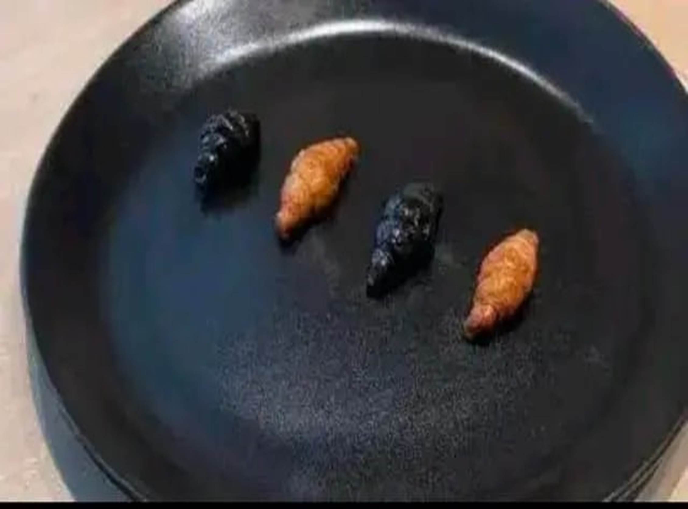 Cơm nhà giàu Thượng Hải gây tranh cãi với giá như trên trời: Có gì trong món salad hơn 700.000 đồng và đĩa bánh sừng bò bé như ngón tay?-6