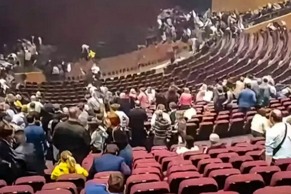 Xót xa câu chuyện chàng trai ngồi xe lăn che chắn luồng đạn để cứu bạn gái trong vụ khủng bố ở Nga-4