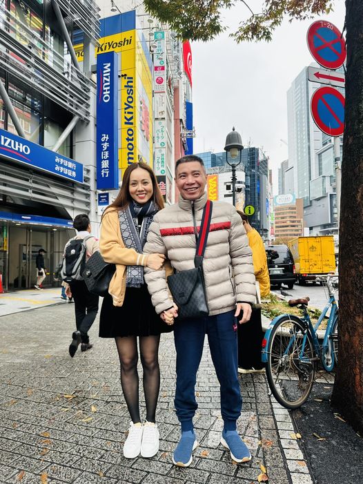 Vợ 3 NSND Công Lý đăng ảnh tô son đỏ cho chồng, tiết lộ nỗi lòng trước chuyến bay sang Nhật-1