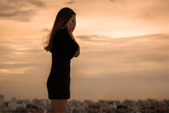 Làm bồ nhí đại gia già được cưng như trứng mỏng, gái trẻ chết lặng khi hai người này bất ngờ tìm đến nhà