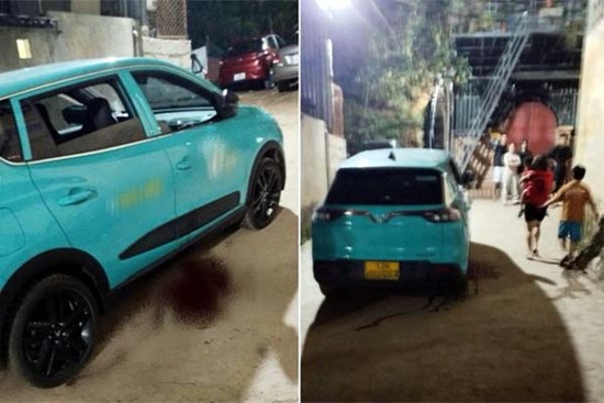 Taxi tông tử vong cháu bé chơi trong ngõ