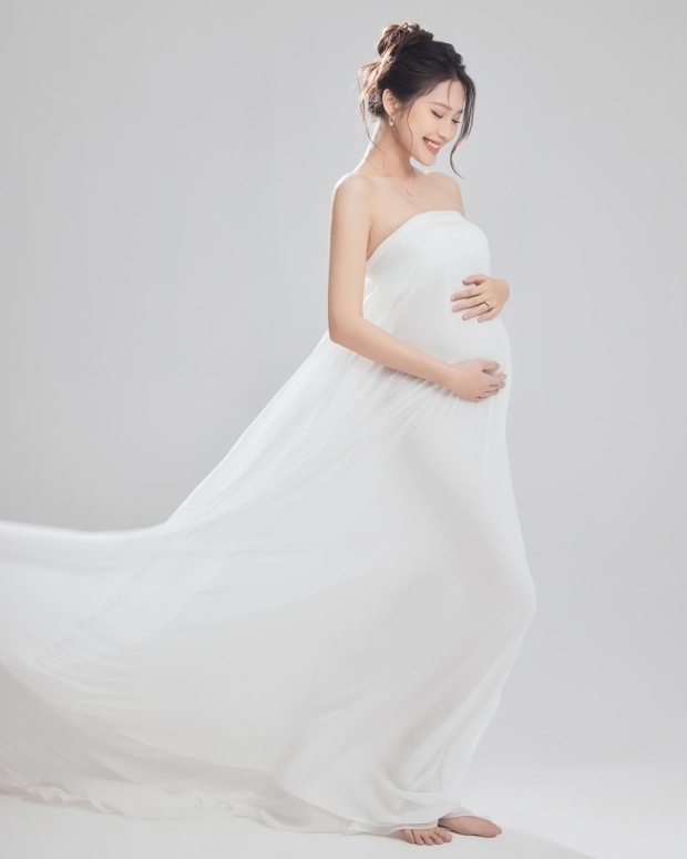 Mẹ bầu Doãn Hải My khoe chân dài cực phẩm, vóc dáng nuột nà, xinh đẹp đến nỗi hội gái độc thân cũng tự nhiên muốn lấy chồng sinh con-1