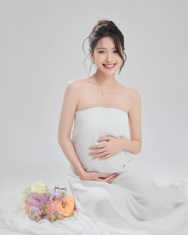 Mẹ bầu Doãn Hải My khoe chân dài cực phẩm, vóc dáng nuột nà, xinh đẹp đến nỗi hội gái độc thân cũng tự nhiên muốn lấy chồng sinh con-3