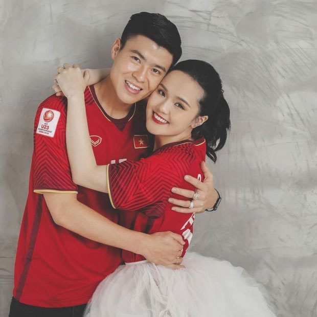 Bóc outfit tổng tài” đi thăm chị nằm viện của ái nữ cựu chủ tịch CLB Sài Gòn, sương sương tiền tỉ ở trên người-3