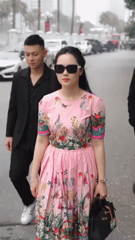 Bóc outfit tổng tài” đi thăm chị nằm viện của ái nữ cựu chủ tịch CLB Sài Gòn, sương sương tiền tỉ ở trên người-1