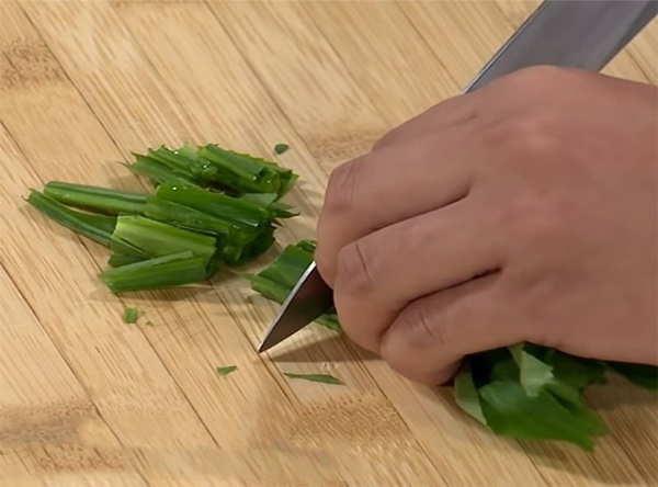 Công thức nấu canh gân bò chua cay ngon hết sẩy-3