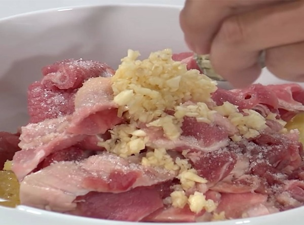 Công thức nấu canh gân bò chua cay ngon hết sẩy-7