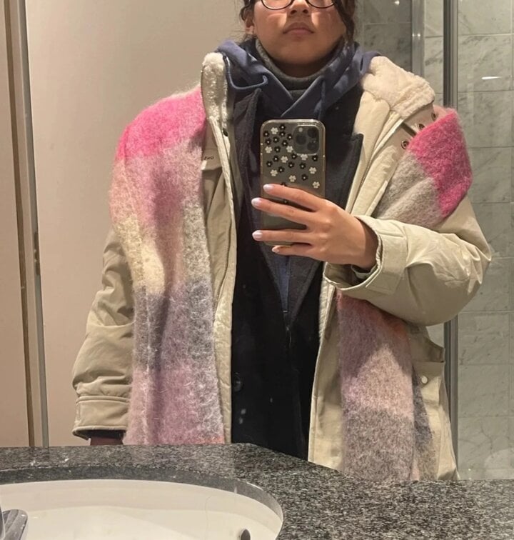 Né phí hành lý, giới trẻ Trung Quốc đua nhau mặc cả núi quần áo khi lên máy bay-2