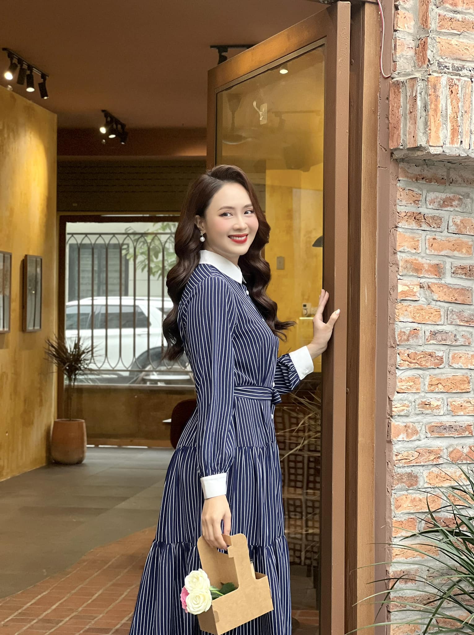 Hồng Diễm gợi ý 4 mẫu váy liền trẻ trung, phù hợp với phụ nữ trên 40 tuổi-1