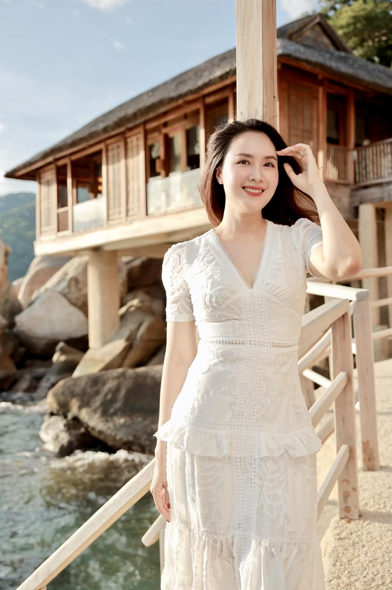 Hồng Diễm gợi ý 4 mẫu váy liền trẻ trung, phù hợp với phụ nữ trên 40 tuổi-9