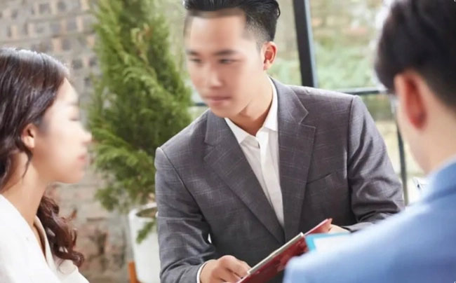 Ngày giỗ bố anh cả đặt 100 mâm cỗ, xe ô tô từng hàng, đông vui như đám cưới khiến tôi đau lòng-1