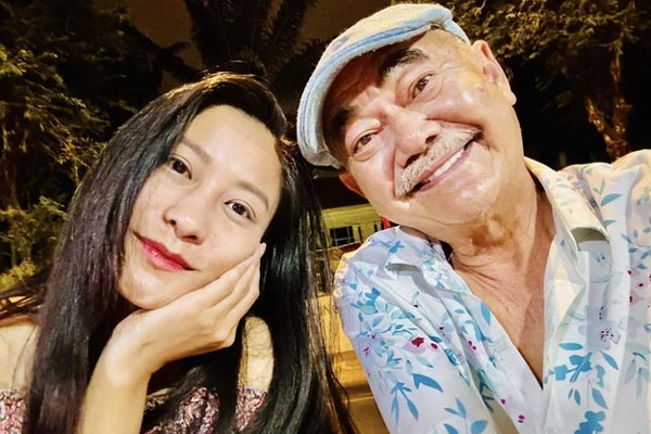 Cộng đồng mạng phản ứng mạnh trước phát ngôn dị ứng để hình sen trắng khi gia đình có người thân tạ thế của NSND Việt Anh-3