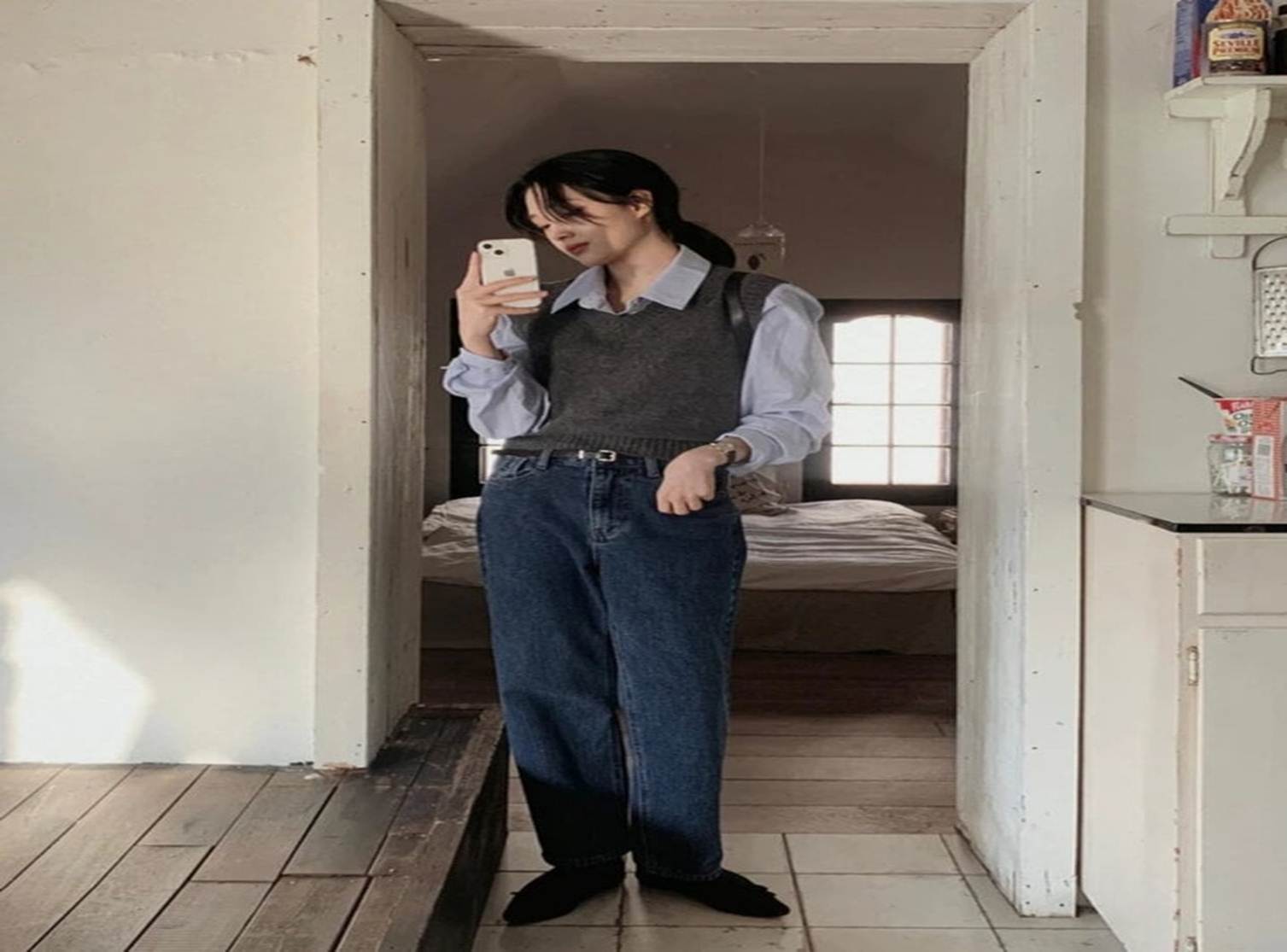 Những kiểu áo cực ăn ý với quần jeans giúp nàng thanh lịch khi đi làm-4