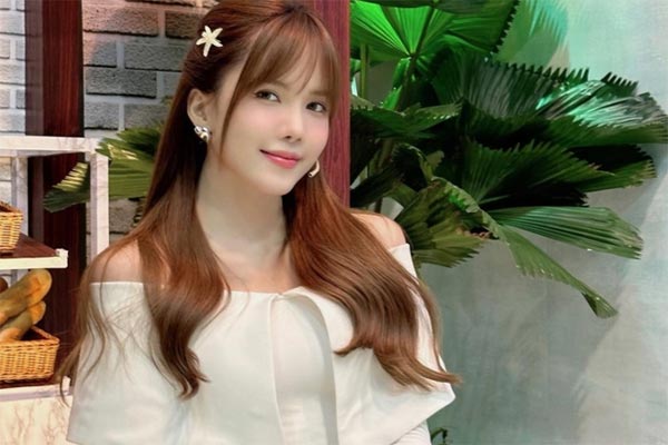 Bạn trai kém 10 tuổi của Thiều Bảo Trâm: Từng là game thủ, visual lúc nhỏ thế này bảo sao dậy thì thành công!-7