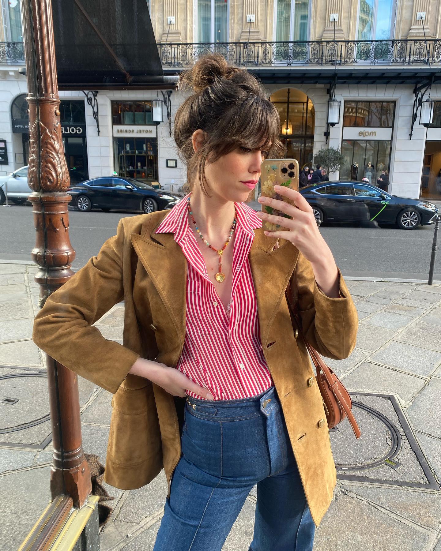 3 mẫu áo sơ mi luôn chuẩn mốt trong tủ đồ của phụ nữ Pháp-2