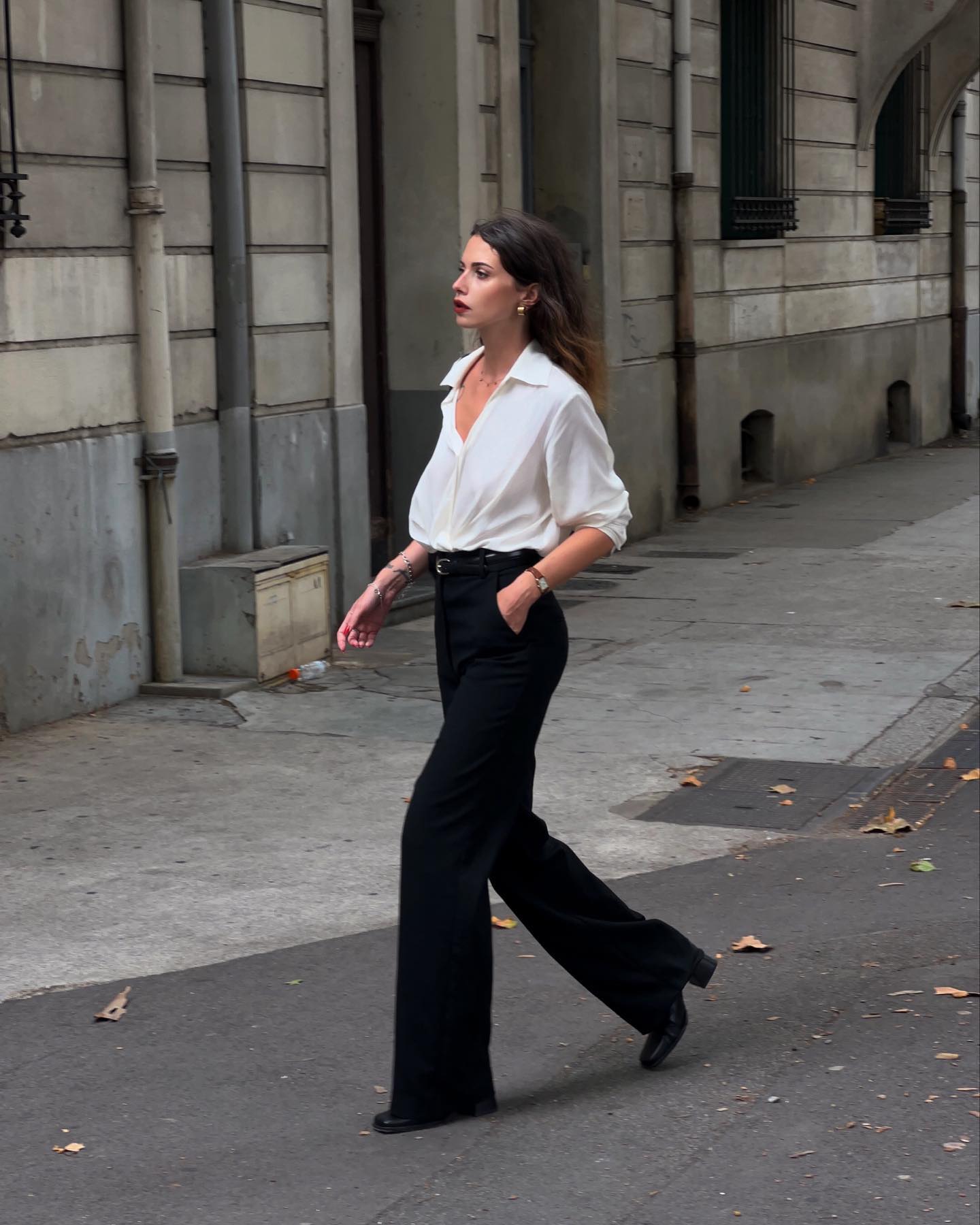 3 mẫu áo sơ mi luôn chuẩn mốt trong tủ đồ của phụ nữ Pháp-5