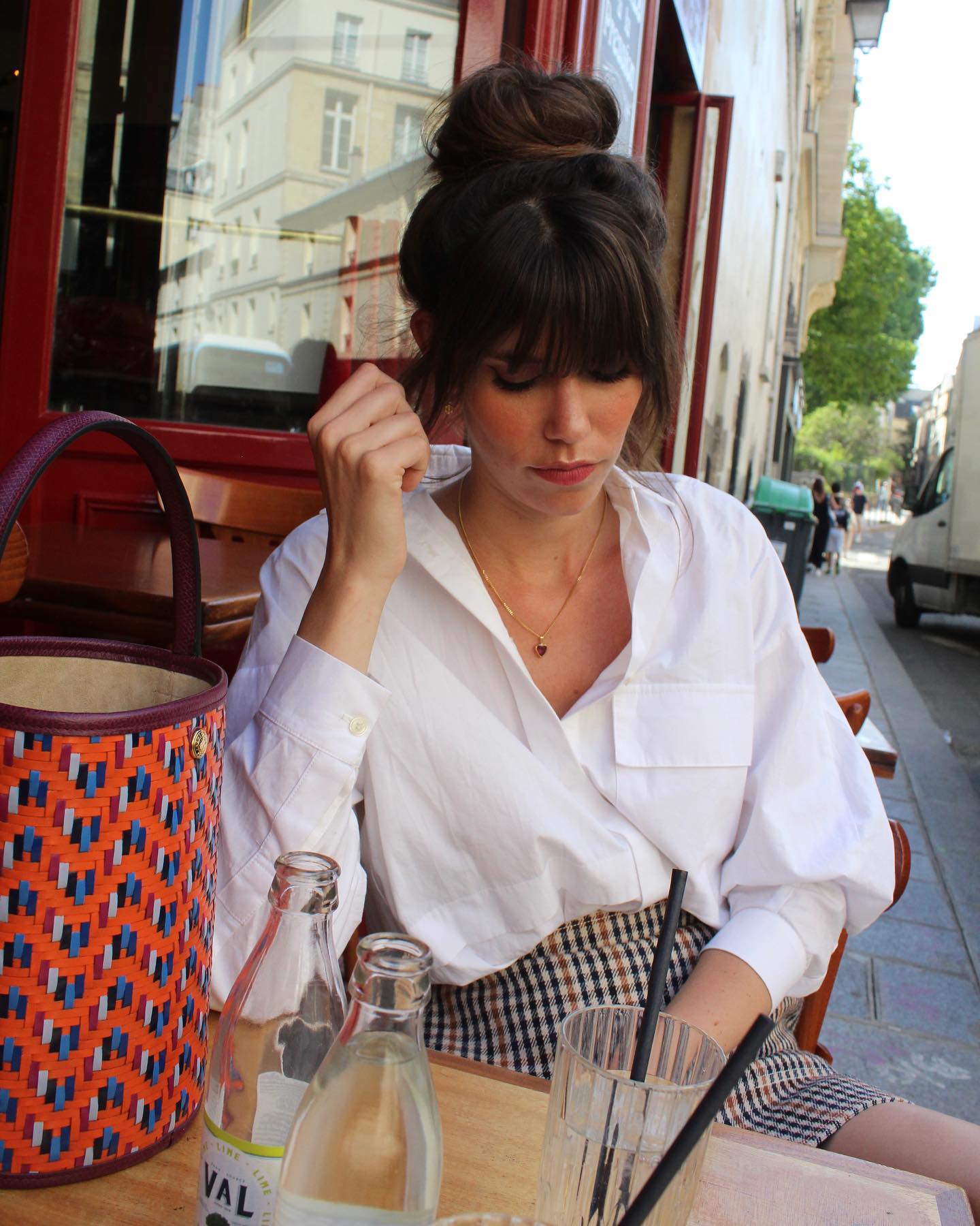 3 mẫu áo sơ mi luôn chuẩn mốt trong tủ đồ của phụ nữ Pháp-6
