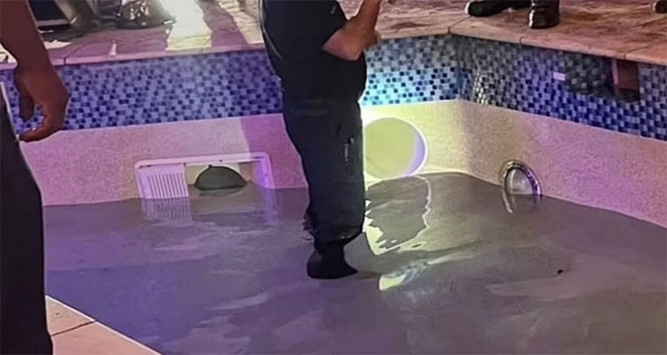 Đưa con gái 8 tuổi ra bể bơi, cặp vợ chồng lơ là khiến con thiệt mạng thương tâm, khung cảnh hiện trường gây ám ảnh-2