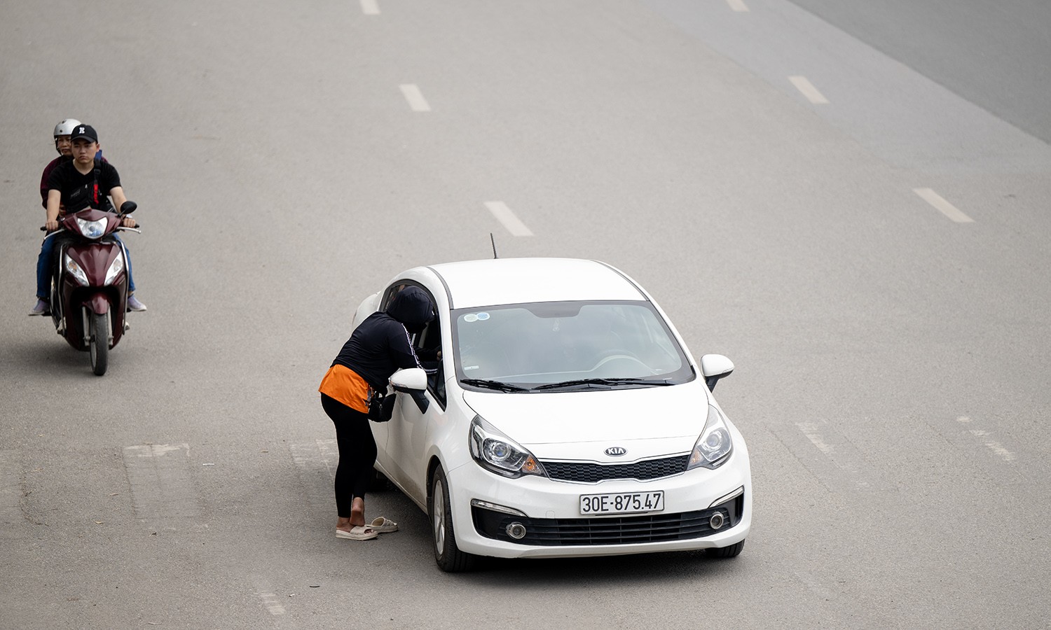 Vé trận Việt Nam - Indonesia ế ẩm, phe vé méo mặt”-11