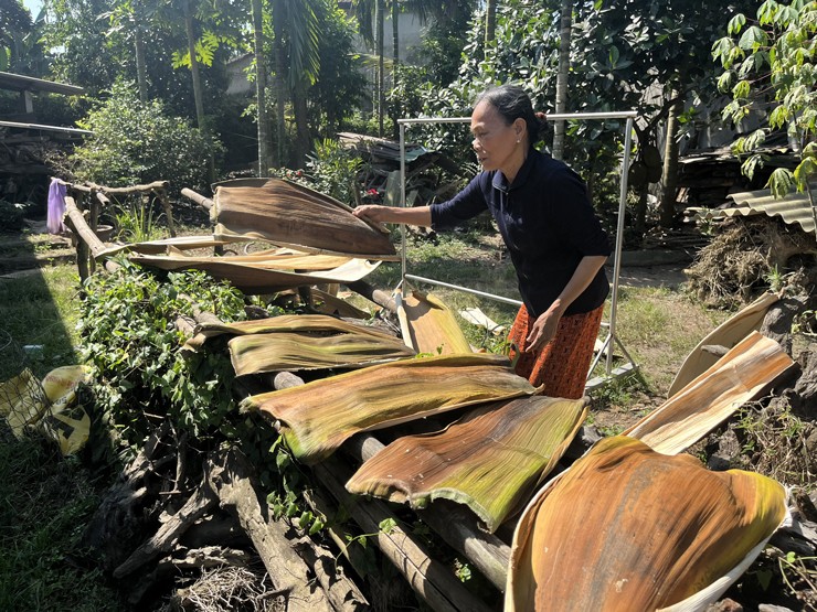 Thứ vứt đi này bỗng được đem ra chợ bán, có bao nhiêu thương lái mua hết-1