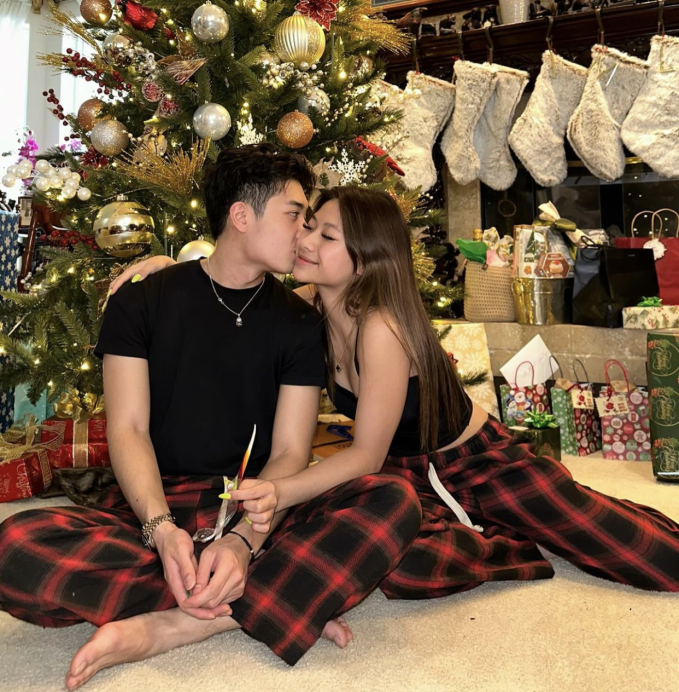 Hotgirl TDDC Phạm Như Phương diện váy bó sát sexy nhưng lại có hành động khó hiểu với bạn trai Việt kiều ở hầm đỗ xe-3