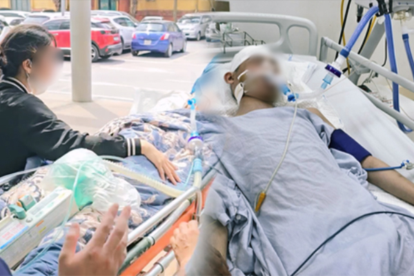 Mẹ của nam sinh lớp 8 bị hành hung dẫn đến chết não ở Hà Nội: Chỉ mong một phép màu đến với con!-5