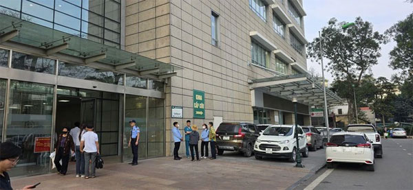 Mẹ của nam sinh lớp 8 bị hành hung dẫn đến chết não ở Hà Nội: Chỉ mong một phép màu đến với con!-3