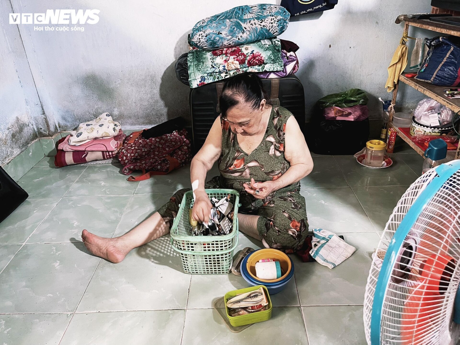 Chồng bỏ, con mất, cô đào nức tiếng một thời sống lủi thủi trong nhà trọ 15m2-7