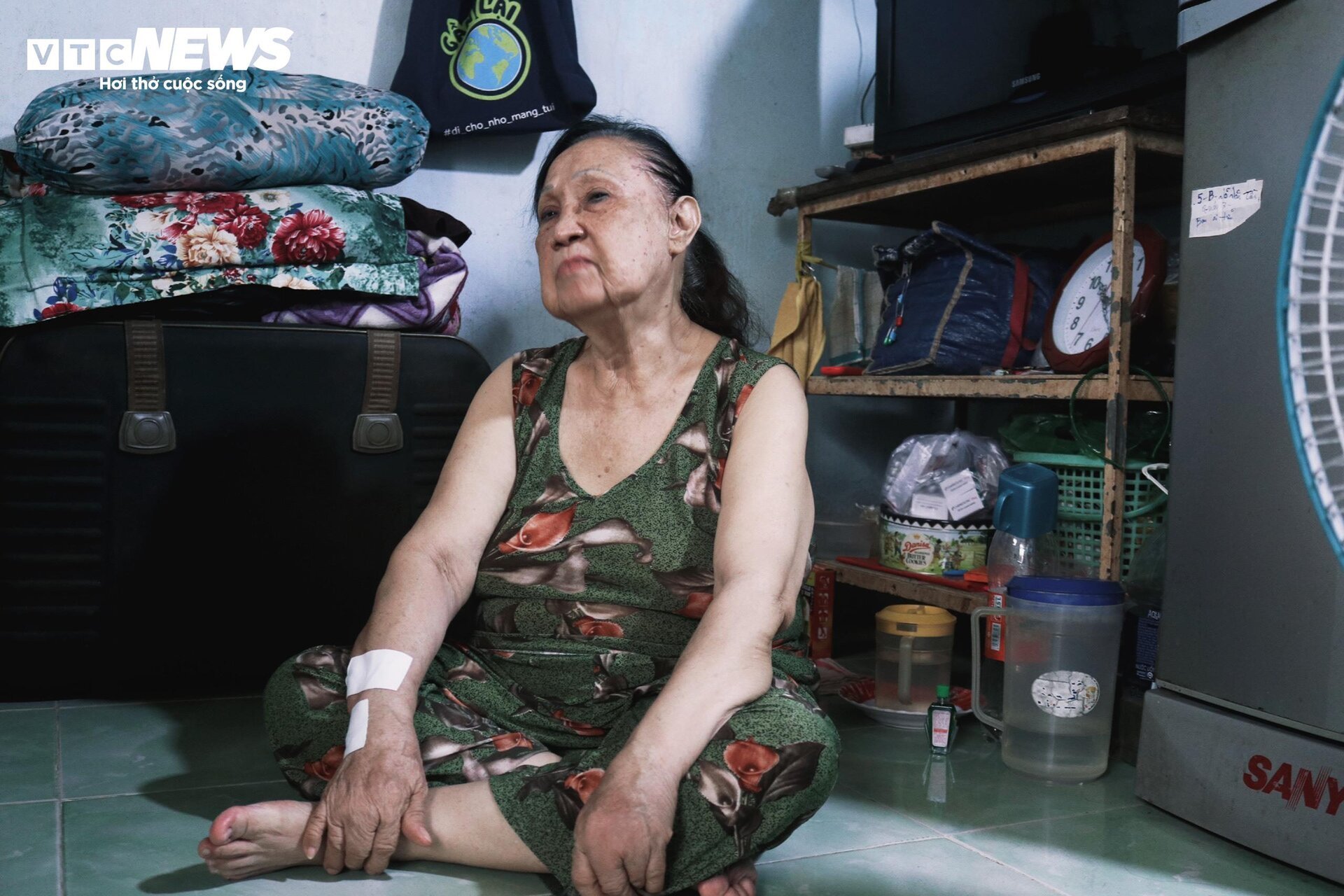 Chồng bỏ, con mất, cô đào nức tiếng một thời sống lủi thủi trong nhà trọ 15m2-9