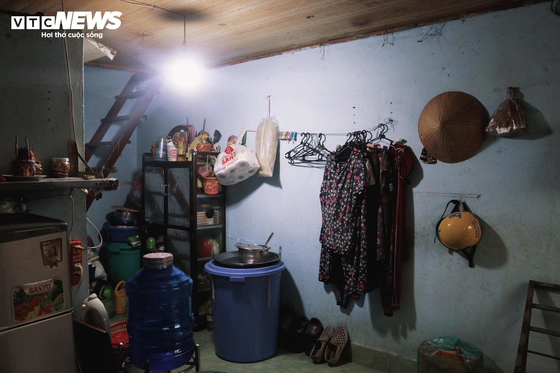 Chồng bỏ, con mất, cô đào nức tiếng một thời sống lủi thủi trong nhà trọ 15m2-3